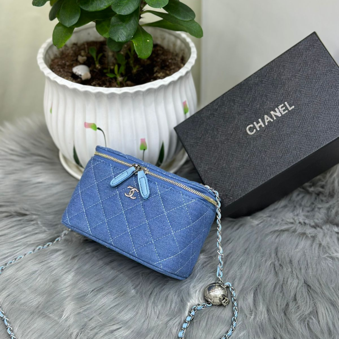 Chanel Women’s Designer Handbag | Luxury Quilted Chain Bag | Premium Fashion for Dubai